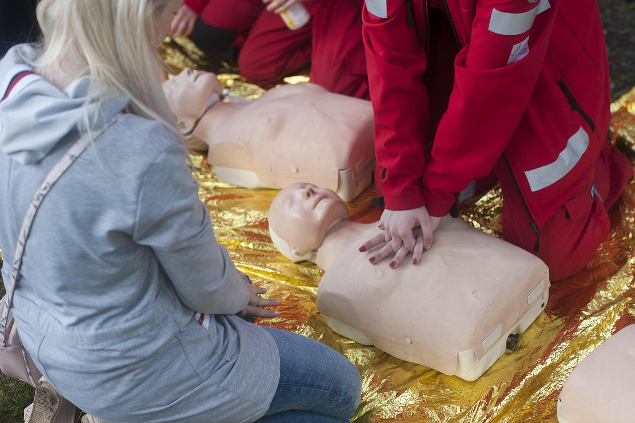 People performing CPR on dummies